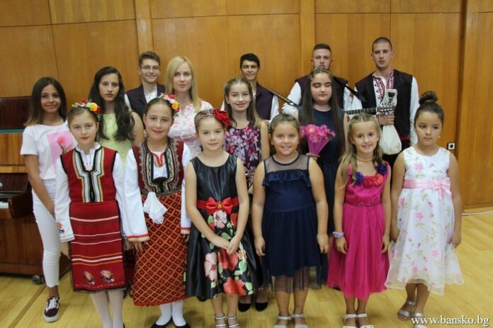 Децата от музикалната школа при читалището в Банско изпратиха лятото с музика