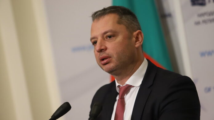 Делян Добрев: Санкциите по 