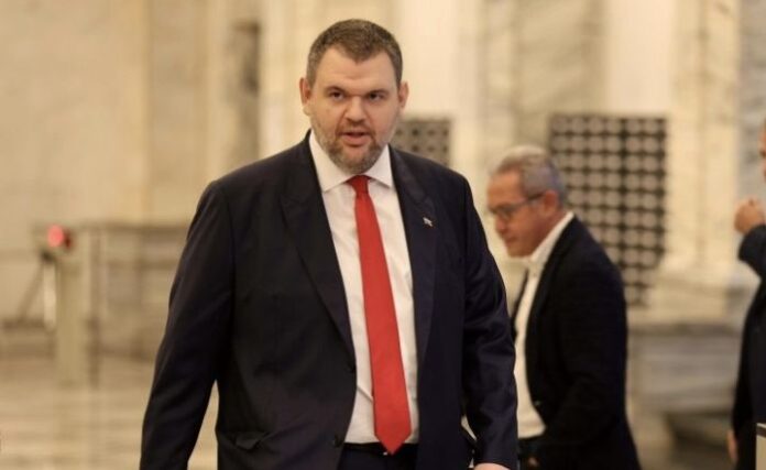Делян Пеевски: Правителството иска да ореже пенсиите