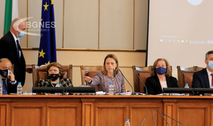 Ден 2 в Парламента: Страсти