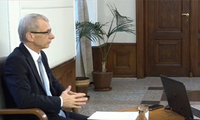 Денков: Не е ясно кога големите ученици ще се върнат в клас