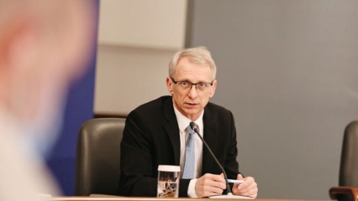 Денков: Обучението продължава в клас