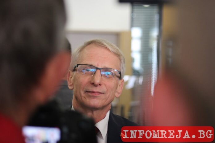 Денков: Председателят на НС е най-яростният защитник на санкционирания по 