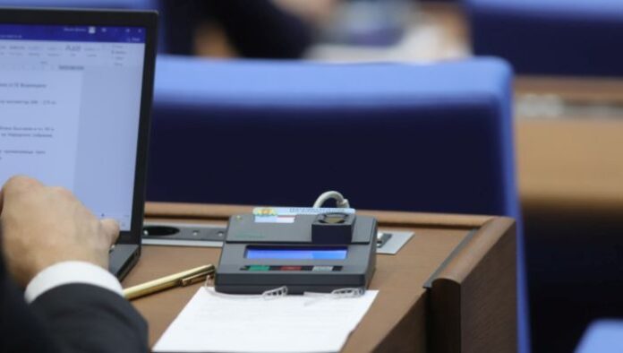 Депутатите се заеха да проправят пътека за служебен премиер