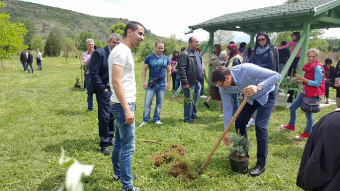 Депутатът Георги Андонов засади дърво на Рупите