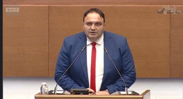 Депутатът Николай Златарски със сигнал: Пътят Бинека - Бобов дол е в критично състояние!