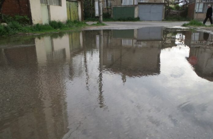 Десетки домакинства без вода след поредната авария на водопровод в Кюстендил