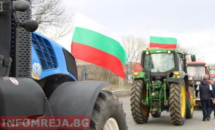 Десетки трактори на протестно шествие по АМ 