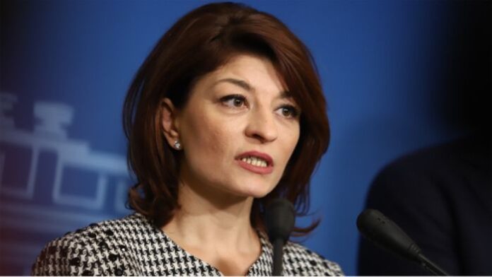 Десислава Атанасова: Чакаме дали БСП ще ни поканят на лидерска среща