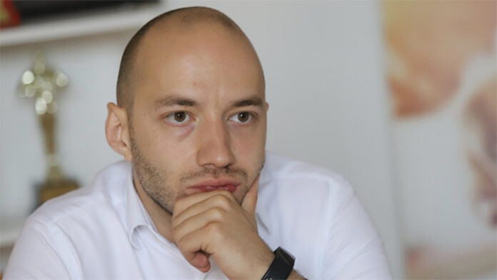 Димитър Ганев: Обединение на ПП и ДБ ще върне интригата за първото място