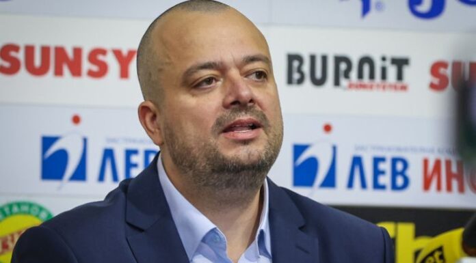 Димитър Костадинов за Сираков: Ако има поне капчица чест
