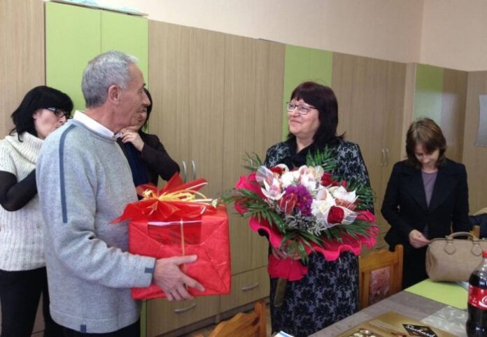 Директорката на СУ „Никола Вапцаров“ в Хаджидимово - Мариана Боянина отпразнува приказен 60-годишен юбилей