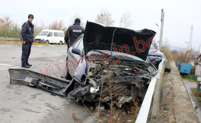 Джип и лек автомобил се сблъскаха на Покровнишко шосе в Благоевград (СНИМКИ)