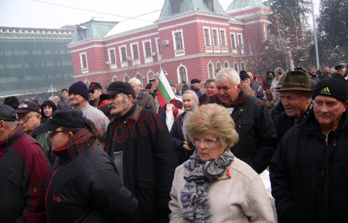 ДНЕС: Протестите уплашиха и управляващите