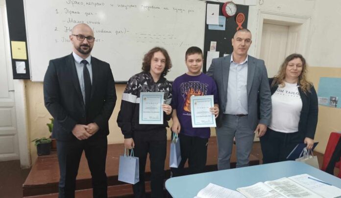 Доброто съществува: 4-ма ученици намериха и върнаха пари и телефон в Радомир