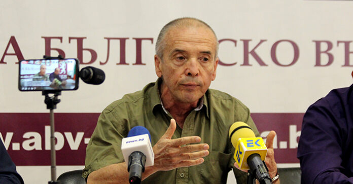 Доц. Атанас Мангъров: Да се спре с безсмислицата на онлайн обучението