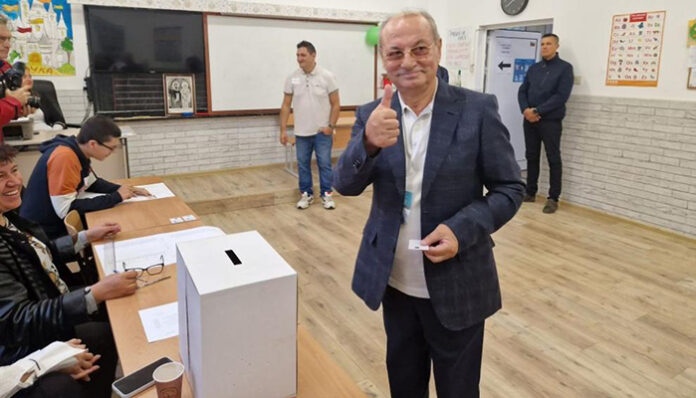 Доган гласува с хартия
