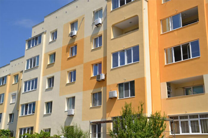 Домоуправители благодариха на кмета Камбитов за качественото изпълнение на програмата за саниране