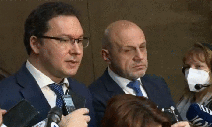 Дончев: Ще държим президента отговорен за действията на парламента
