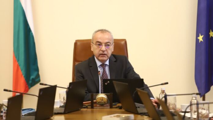Донев: Решението на ЦИК не застрашава честността на вота