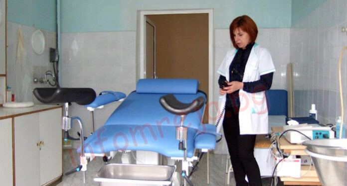 Дядо Коледа подари трета внучка на д-р Мария Герова от МБАЛ 