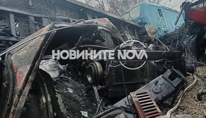 Два товарни влака се сблъскаха челно край Локорско
