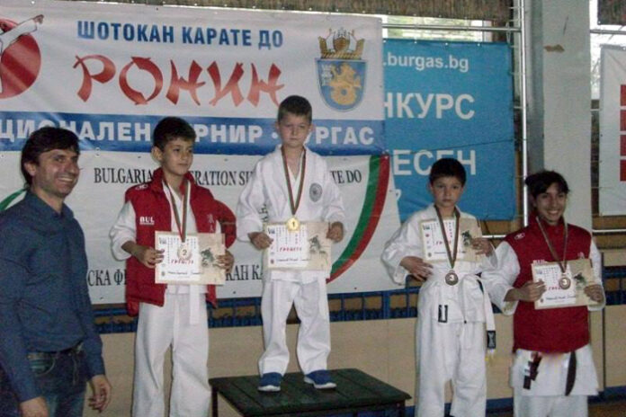 Два златни