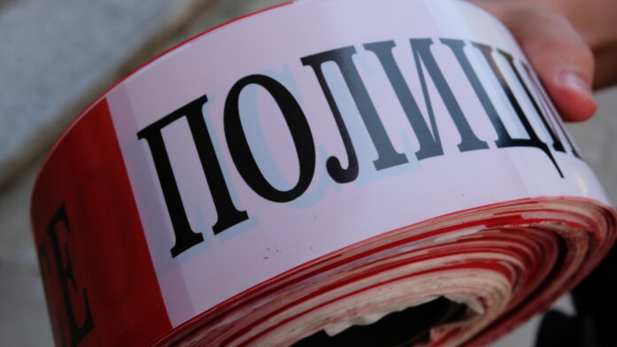 Двама биха дядо в дома му