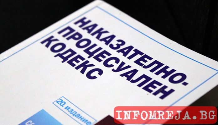 Двама непълнолетни и батко им подпалили кола в Петрич