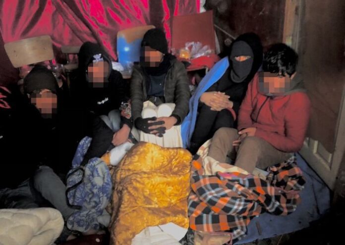 Двама поморийци укривали нелегални бежанци
