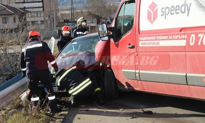 Двама са пострадали при вчерашната катастрофа в Благоевград