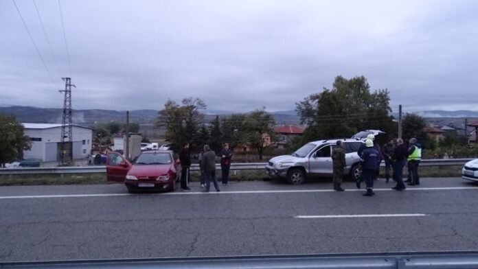 Две коли се удариха на Е-79 край Бело поле