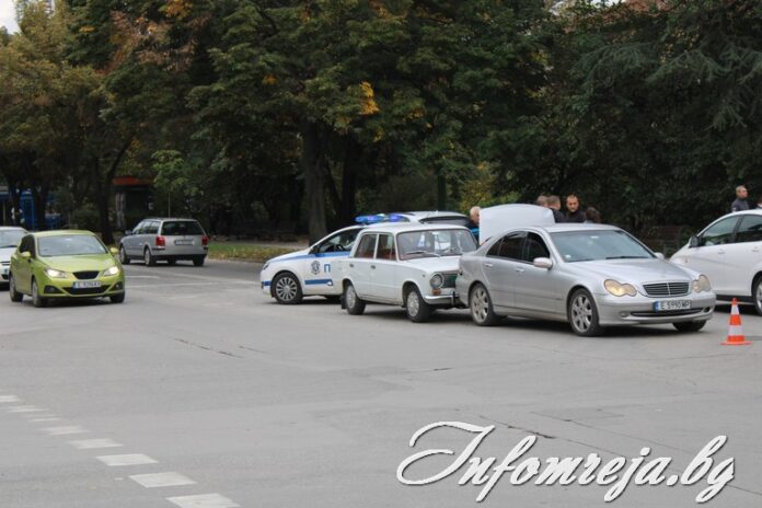 Две коли се удариха на кръстовище в Благоевград