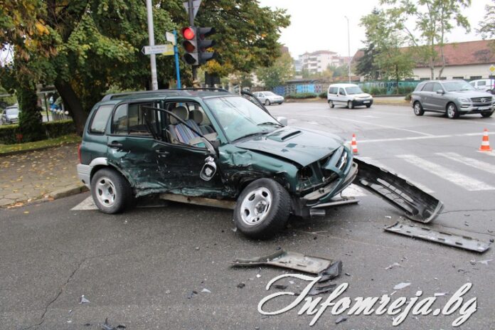 Две коли се удариха на кръстовище в Благоевград
