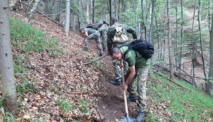 Две седмици пожарът край Югово не стихва