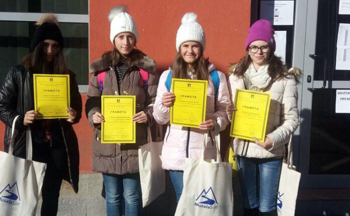 Две шестокласнички от Първо ОУ - Гоце Делчев на първо място в националния есенен турнир по ИТ „Джон Атанасов“