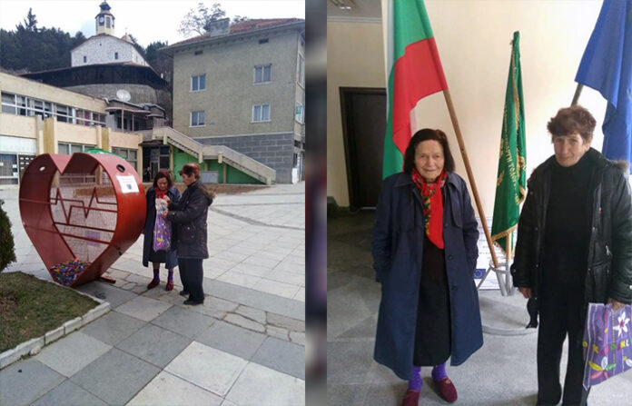Две възрастни дами от Белица събират капачки за 