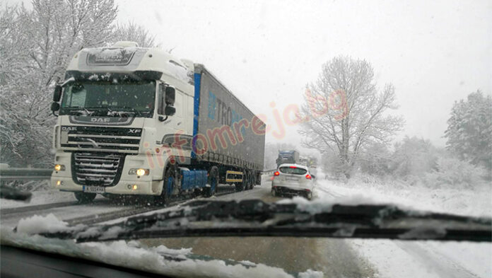 Движението по пътя Котел - Омуртаг е възстановено