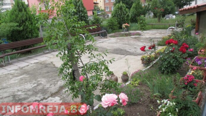 Дворът на храм 