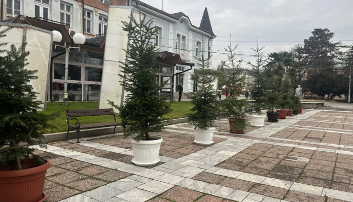 Дъждът отложи Приказната Коледа на Кюстендил