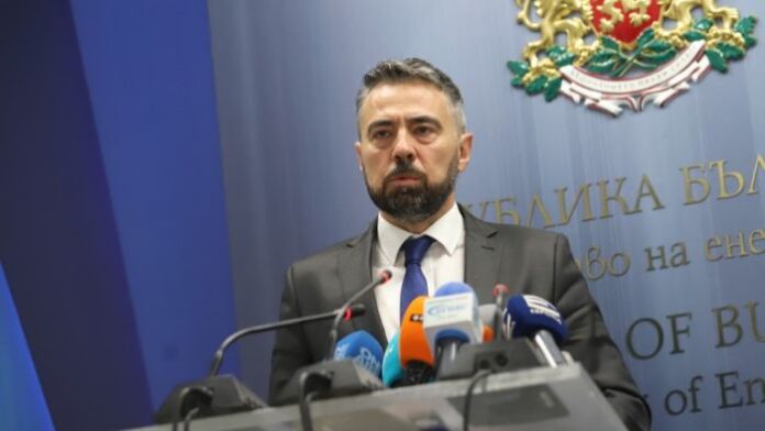 Държавата иска да стопира цената на тока