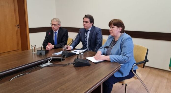 Държавата изпраща 30 000 ученици на лятна почивка