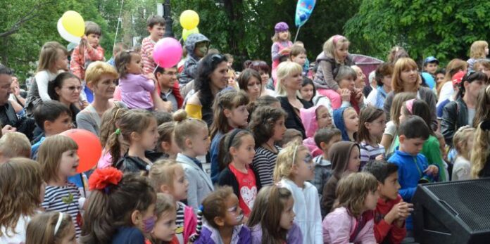 Държавната агенция за закрила на детето с флашмоб на 1 юни в Благоевград