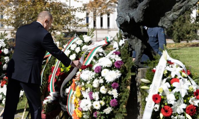 Държавният глава отдаде почит пред паметта на загиналите военни парашутисти