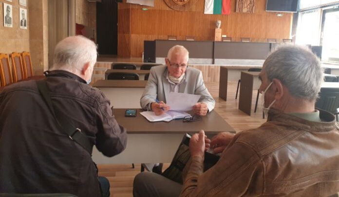 Дърводобивни фирми повреждат общински пътища в Невестино
