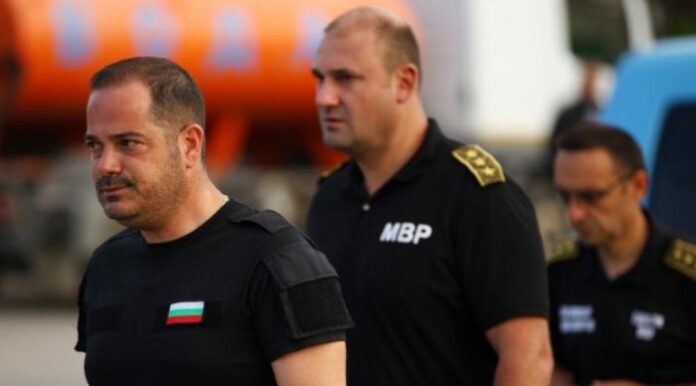 Един от пострадалите при взривовете е починал