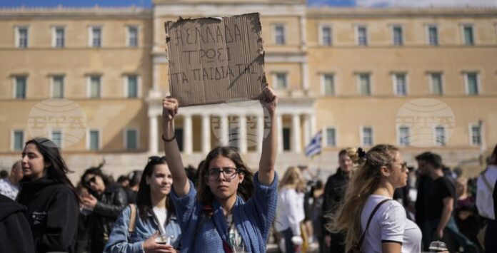 Еднодневна стачка в Гърция спира полетите и обществения транспорт