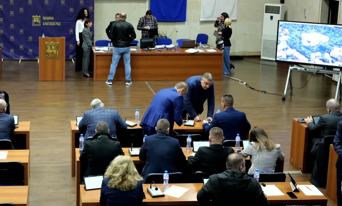 Камбитов поиска думата от трибуната на ОбС, пренаредиха дневния ред Камбитов поиска думата от трибуната на ОбС, пренаредиха дневния ред - Инфомрежа