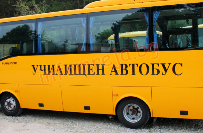 Елен се блъсна в училищен автобус край Русе