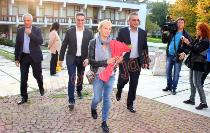 Елена Йончева: Генерал Радев е чист и искрен човек